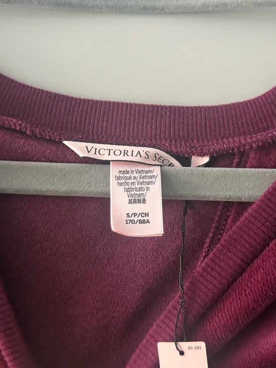 Victoria's Secret Burgundy Velour Crewneck Sweatshirt with Script Logo - Picture 5 of 8